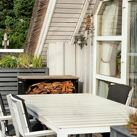Thatched House Near Wadden Sea Nature Tatil Evi